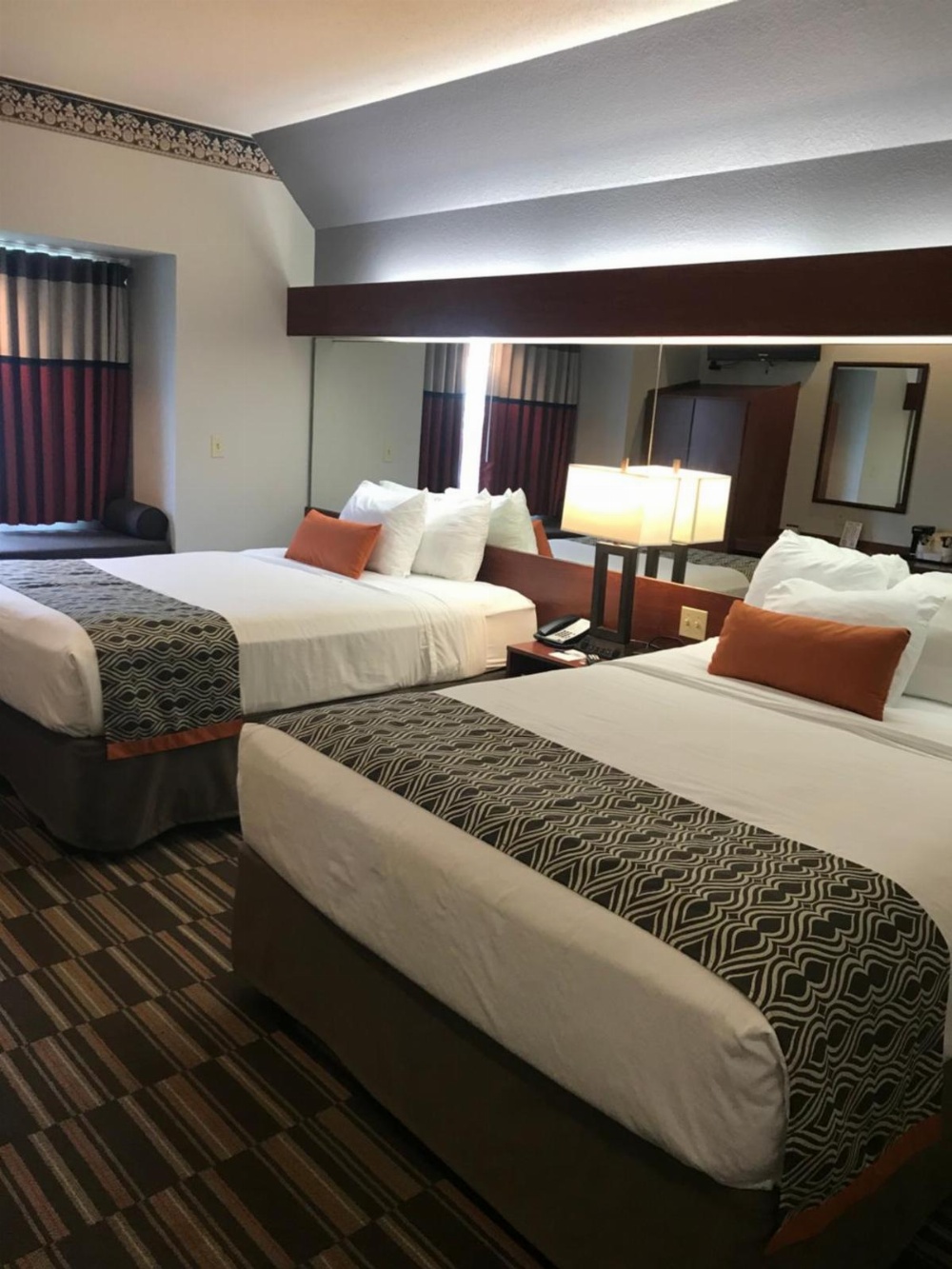 Deluxe Queen Room with Disability Access - Non-Smoking/Pet Friendly